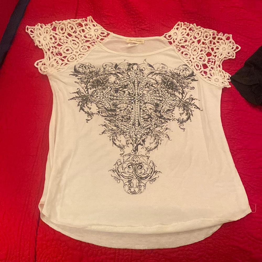 Women’s medium white short lace sleeve angels and diamonds shirt